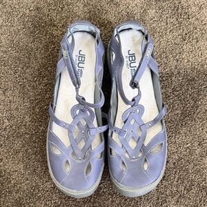 JBU Women's Lavender Cutout T-Strap Flats